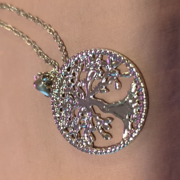 16" silver-tone tree of life necklace nwot - Picture 4 of 5